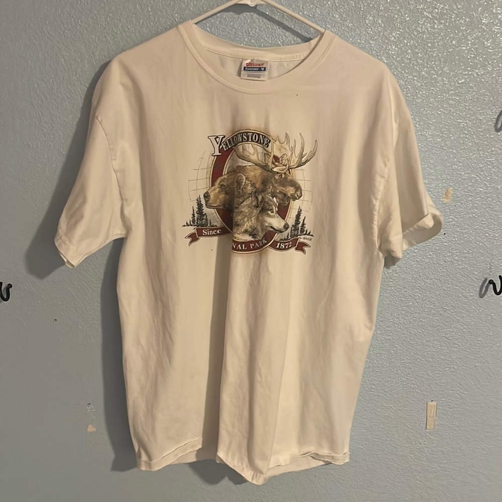 Vintage style YellowStone National Park Tshirt